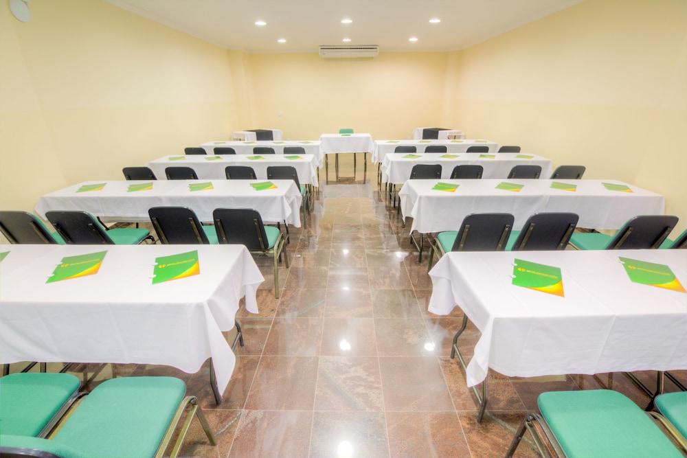 Hotel Golden Park Uberaba By Nacional Inn Экстерьер фото